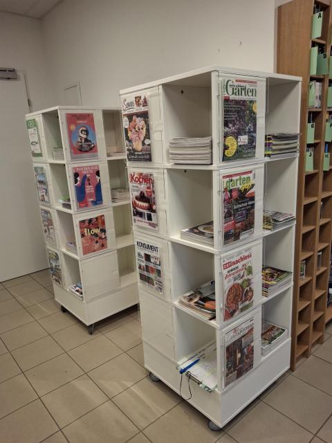 2 neue Zeitschriftenständer